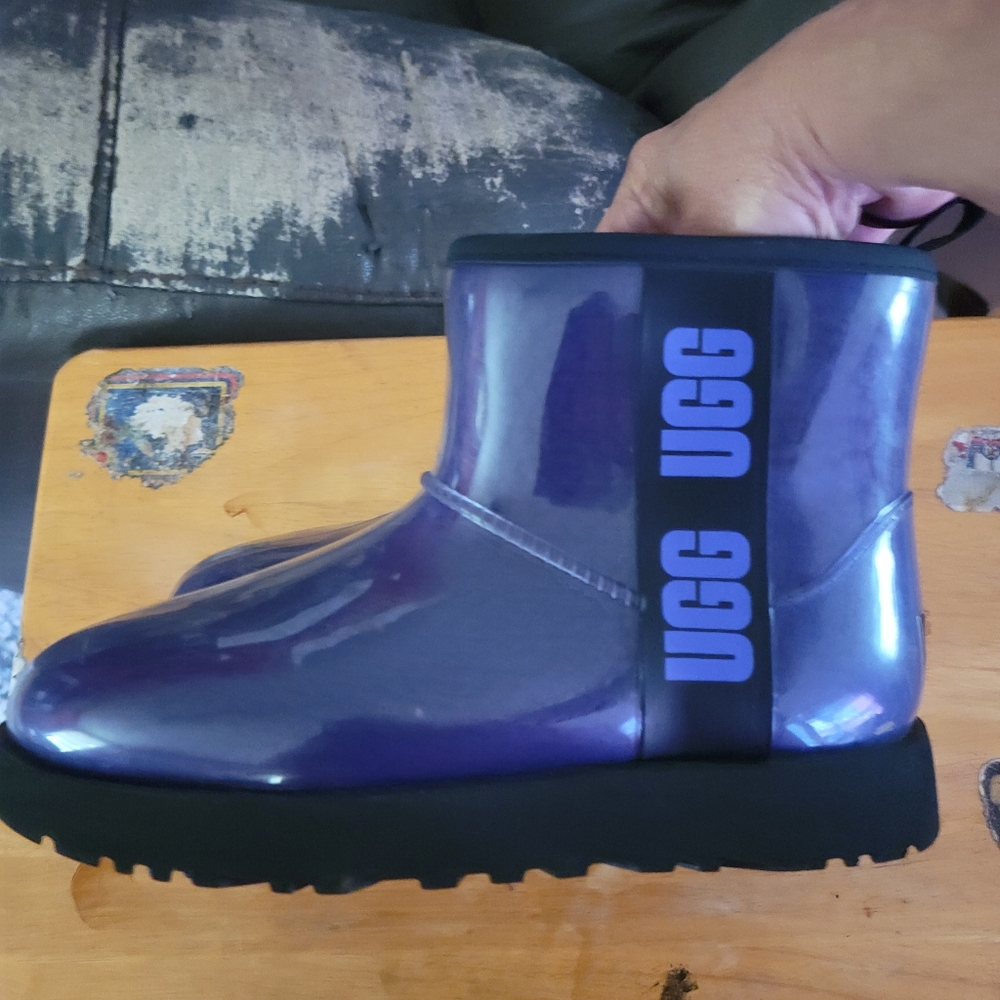 Ugg women's winter/snow waterproof boots, sherpa type lining inside